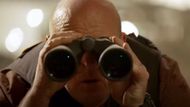 Hank sees the human head with binoculars | Image via Netflix